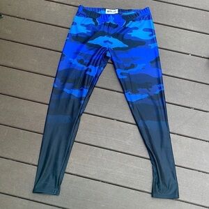NIFTY Looks Women’s Blue Camoflauge Legging Size XL